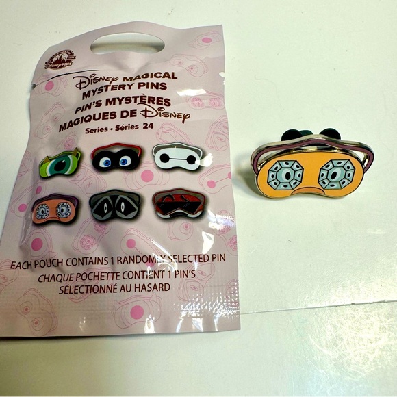 NWT. Disney pin featuring Dopey Snow White and the Seven Dwarfs as a sleep mask. - Picture 1 of 7